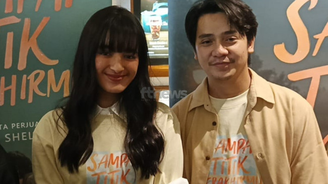 Mawar de Jongh dan Arbani Yasiz jadi pemeran utama di film Sampai Titik Terakhirmu. [FTNews.co.id/Selvianus Kopong Basar]
